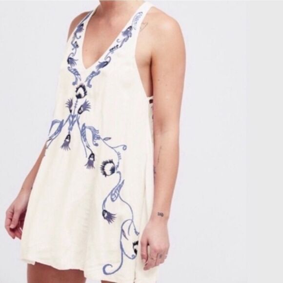 Free People NWOT White and Blue Embroidered Dress Sz M - Picture 8 of 11